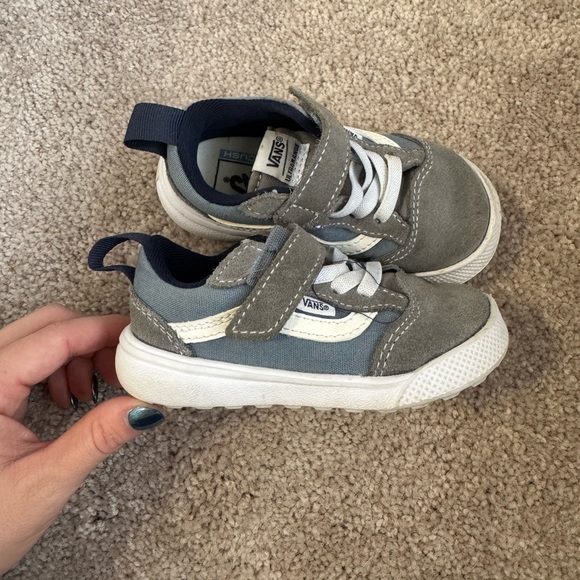 Vans Kids Sneakers in Gray and White - Picture 2 of 2